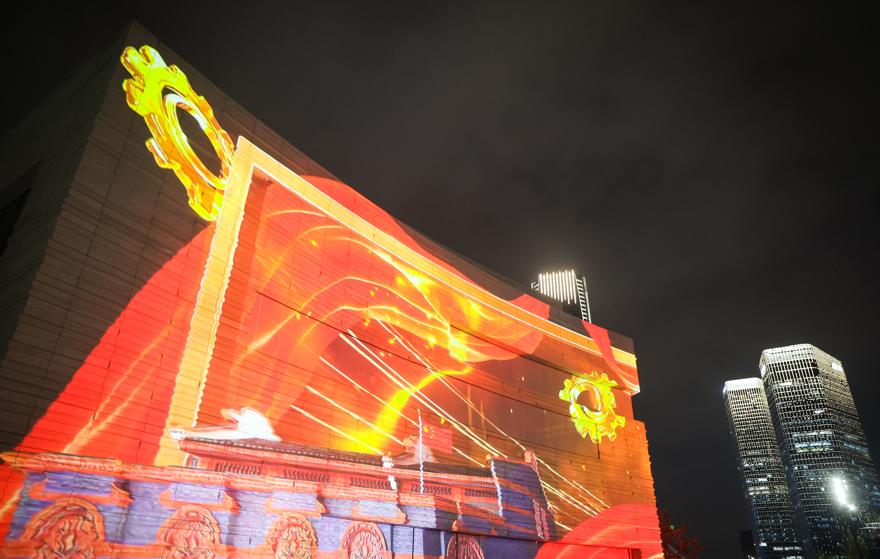 浦江流金 夢(mèng)幻盛會(huì)點(diǎn)亮上海 第二屆上海國(guó)際光影節(jié)開幕 龔正啟動(dòng)