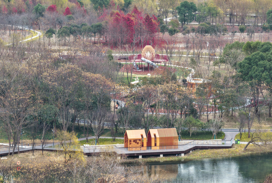 近日，位于浦東新區(qū)的凌橋公園提升改造后向市民游客開放，為上海環(huán)城生態(tài)公園帶再添高品質(zhì)綠色空間。記者 張海峰 攝.jpg