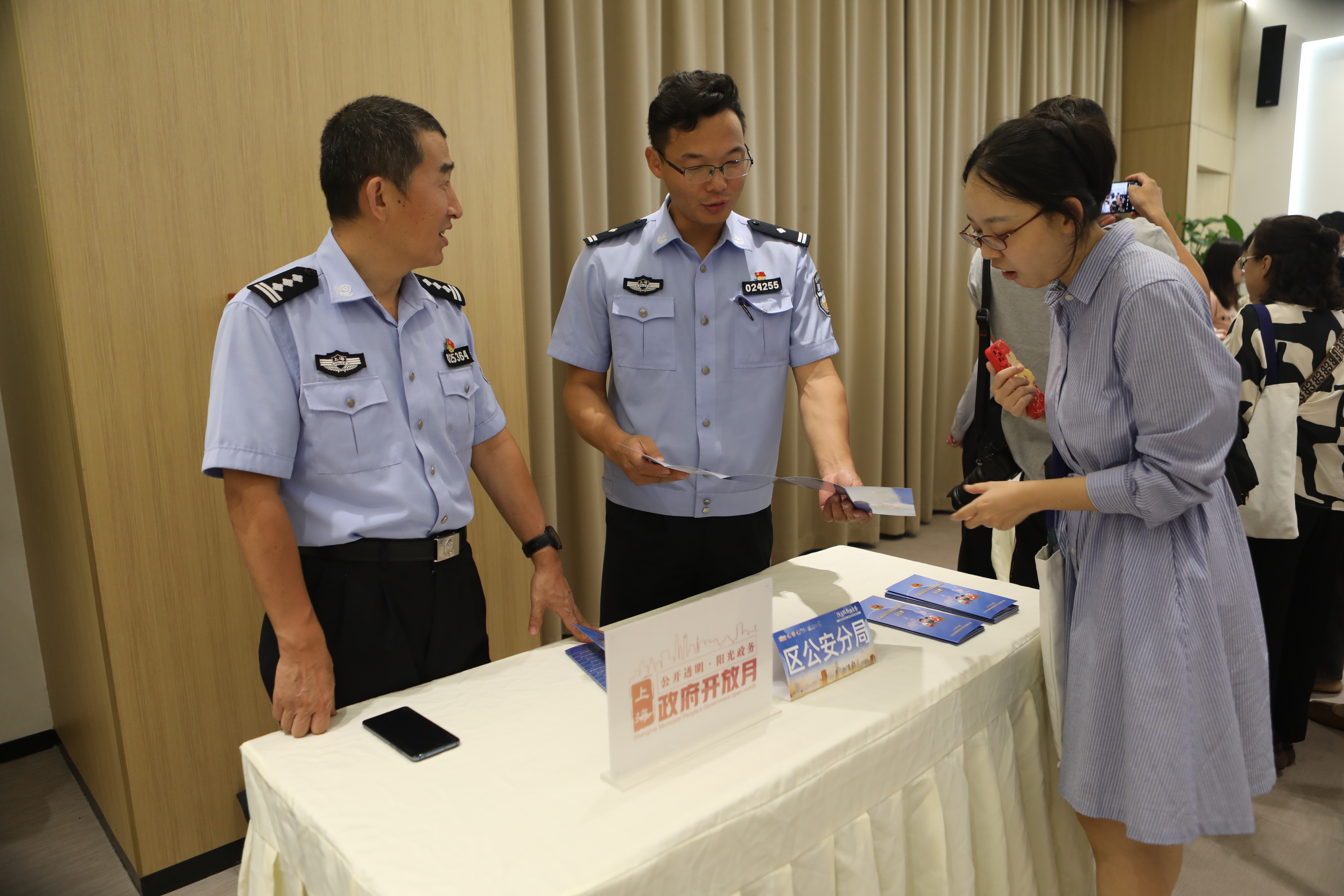 【聽】入場券被“秒光” 長寧這場政策“課堂”有何魅力？4.jpg
