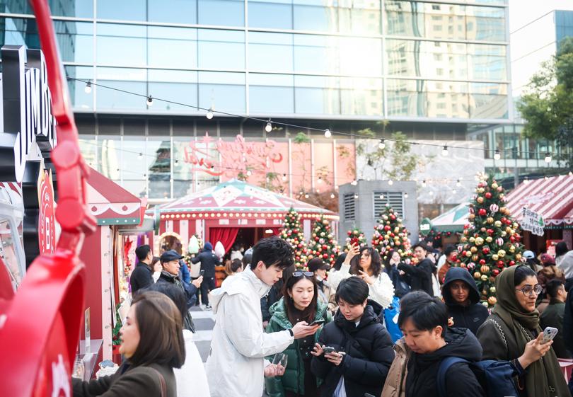 靜安嘉里中心“旋轉(zhuǎn)嘉年華”冬日市集啟幕 激發(fā)文旅消費新活力