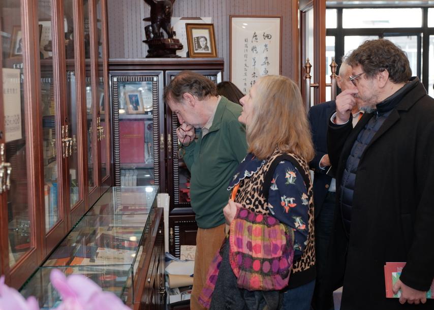 “詩歌是一種全民表達方式” 六大國際詩歌節(jié)峰會論壇舉行