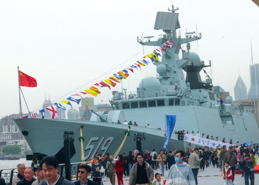 慶祝人民海軍成立77周年 海軍現(xiàn)役主力艦艇亮相上海 迎接群眾參觀