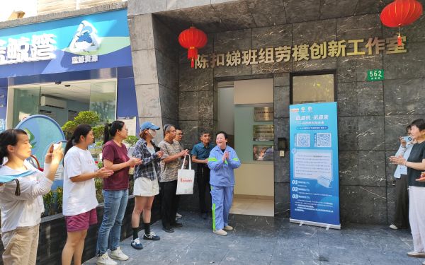 1、勞模班參觀1.jpg