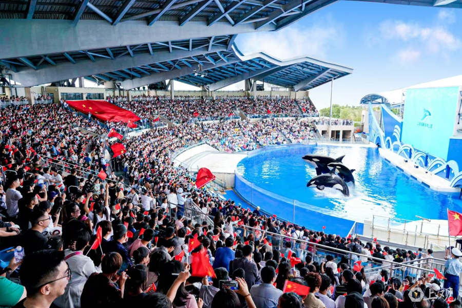 游客熱情點(diǎn)燃主題公園熱度 樂高樂園多品類門票早早售罄 海昌海洋公園客流營收雙豐收