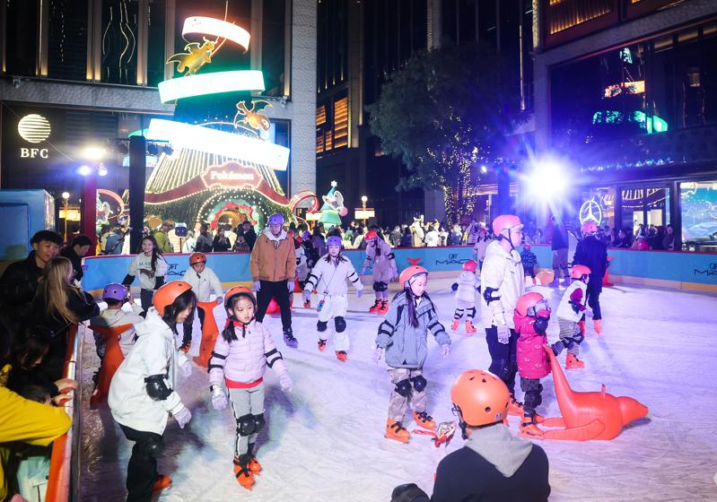 BFC外灘“冬日嘉年華”開(kāi)啟 多維場(chǎng)景塑造商業(yè)新體驗(yàn)